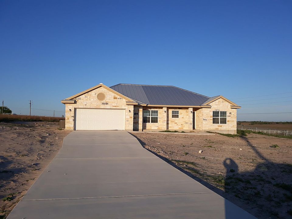 1st image of 600 Lakeridge Ln