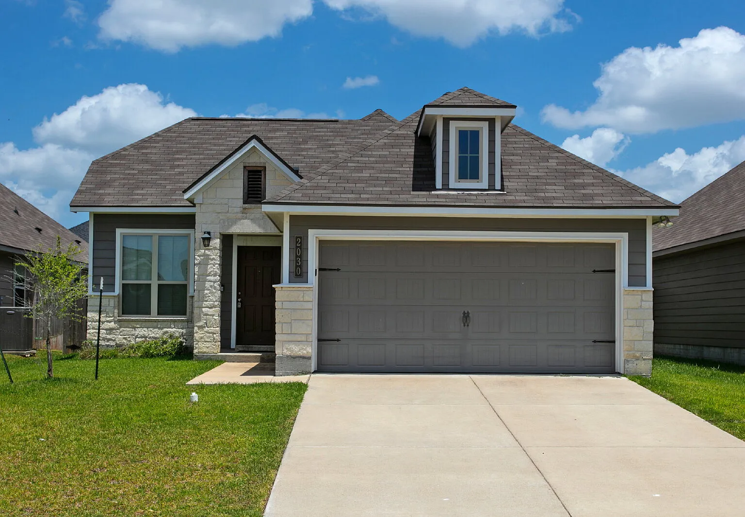 3 bed, 2.0 bath, 1244 sqft, $1,875 — Photo 1