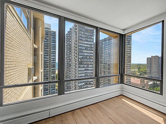 4th image of 5740 N Sheridan Rd APT 17C