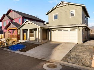 249 Rockfellow Pl, Talent, OR 97540