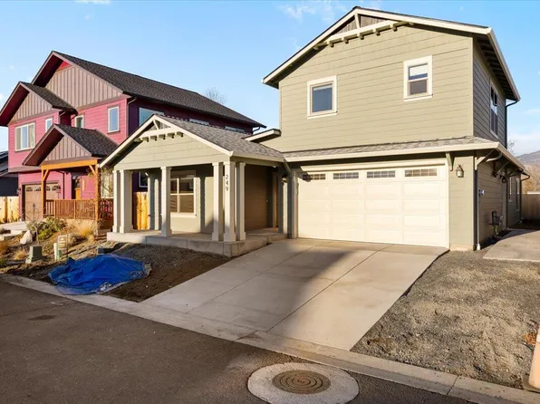 249 Rockfellow Pl, Talent, OR 97540