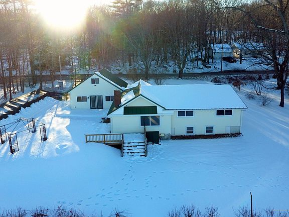 77 Meadow Rd Raymond ME03