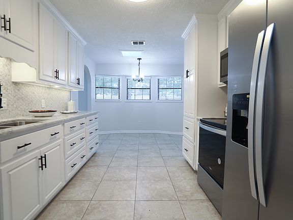 5th image of 102 Nordberg Ave