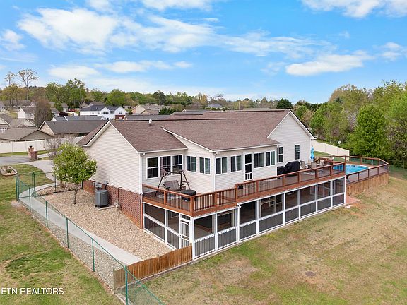 3rd image of 309 Strata Ct