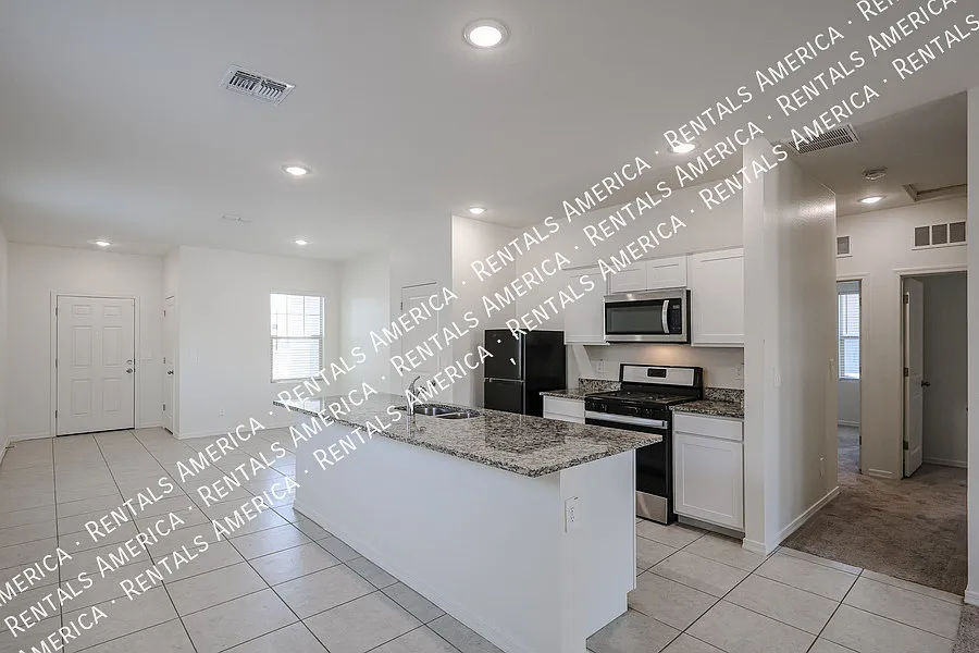 Charming 3-Bedroom Home Offering Space, Comfort, and Convenience — Photo 2