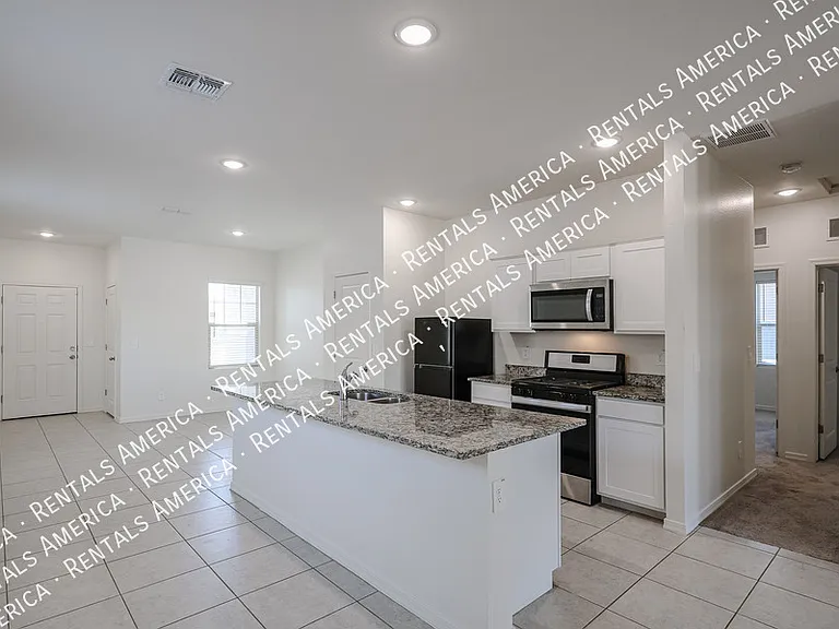 5720 W Sunrise Dr — Photo 2