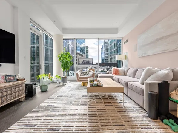 22 Liberty Dr Unit 9G, Boston, MA 02210