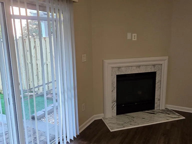 5504 Sacramento Mews Pl — Photo 32