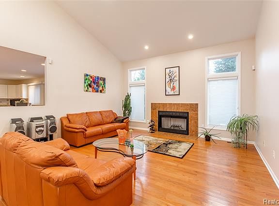 4th image of 2225 White Pine Dr