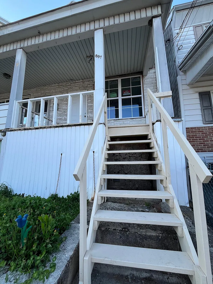 Building Photo - 897 W Coal St