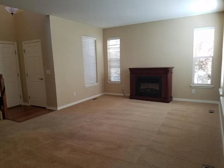 2370 Windmill Dr — Photo 4
