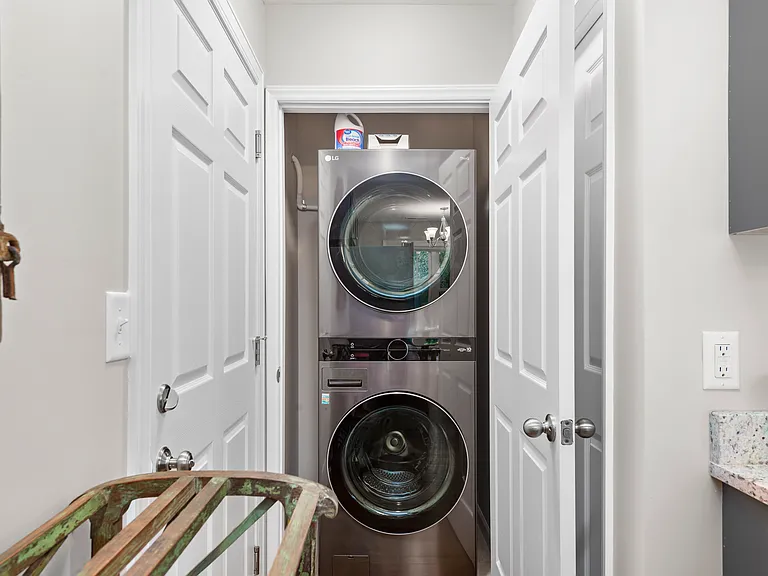 409 Little Sycamore Ln — Photo 20