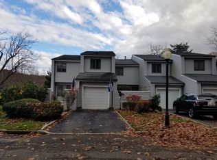 3 Bull Calf Ln, Centerport, NY 11721