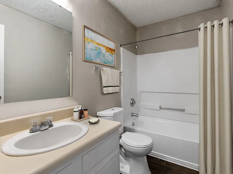 Woodbrook Apartment Homes — Photo 4