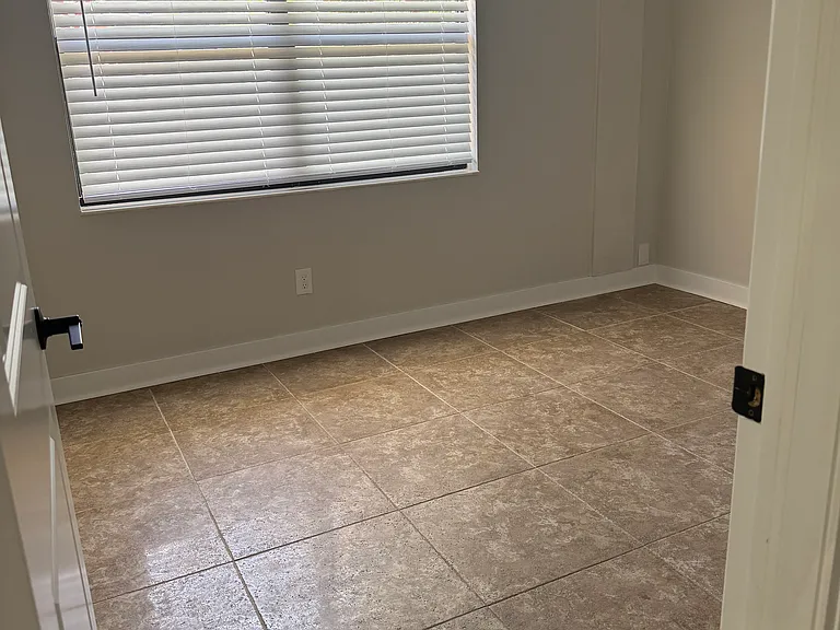617 Luzon Ave — Photo 14
