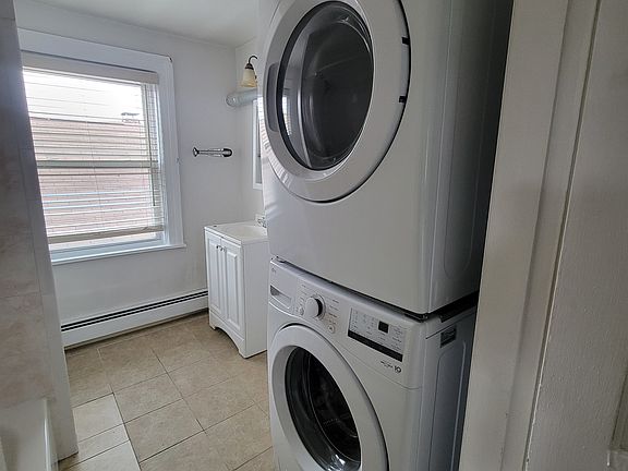 Bathroom w/ Washer & Dryer