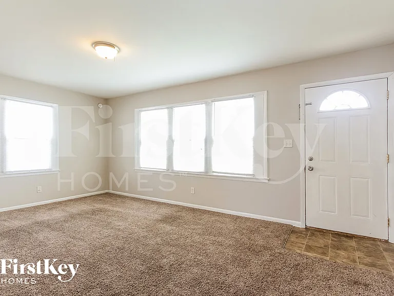 1425 Western Dr — Photo 3