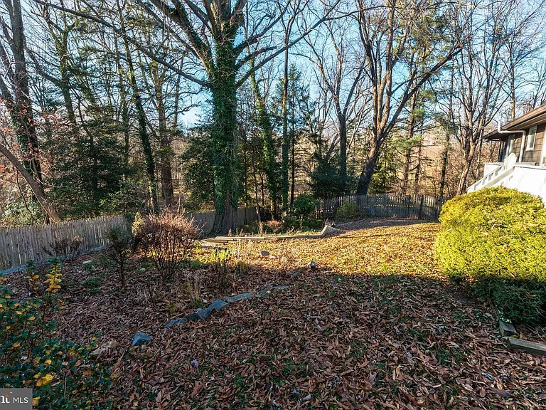 9322 W Parkhill Dr — Photo 36