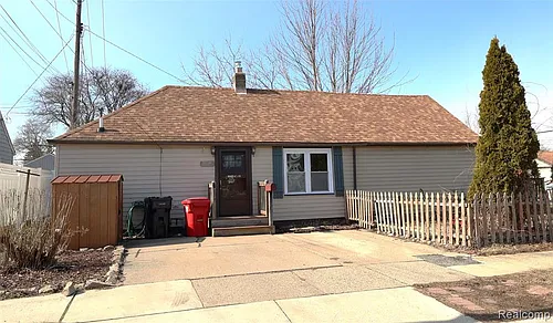 15676 Frazho Rd Photo 1