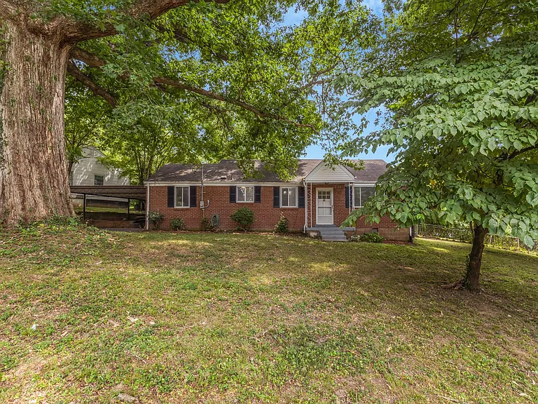 1301 Mercury Dr — Photo 2