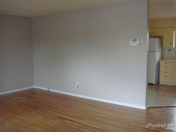1714 Shenandoah Living room