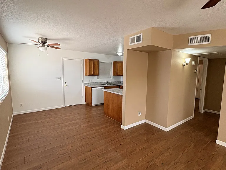 1502 W Shangri La Rd #1 — Photo 6