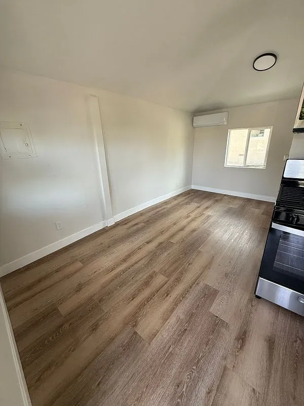 Studio, 1.0 bath, 400 sqft, $1,500 — Photo 4