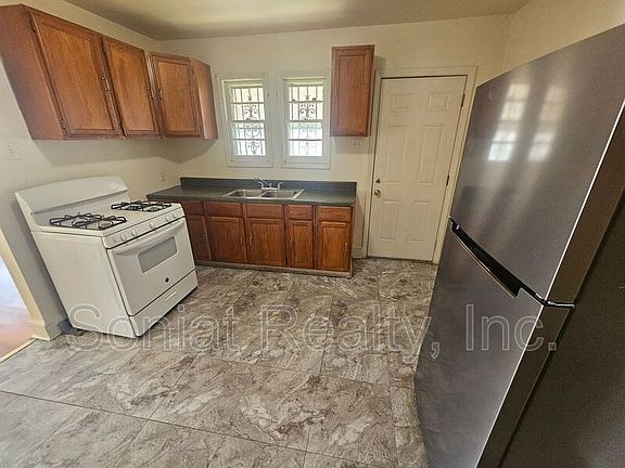 3rd image of 3506 Live Oak St