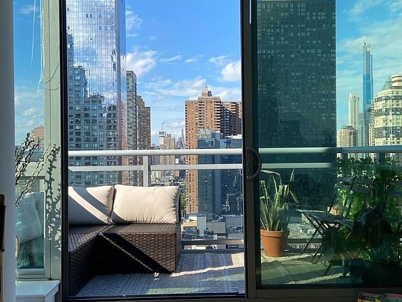 3rd image of 455 W 37th St Ph 7