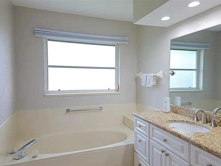 1690 Waxwing Ct — Photo 12