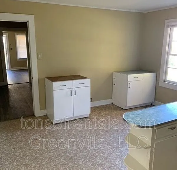 205 Curry St — Photo 4