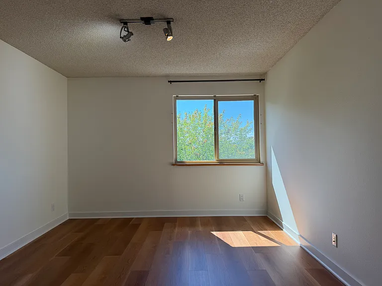 732 11th Ave E #404 — Photo 18