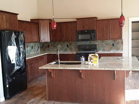 Open kitchen w/granite