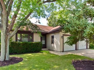 5813 Greenview Rd, Oakwood Hills, IL 60013