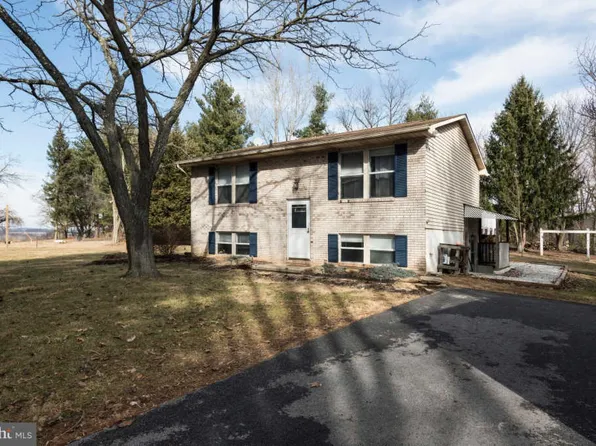 9011 Tarr Dr, New Windsor, MD 21776