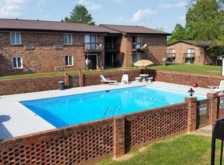 240 6th St SW, Hickory, NC 28602