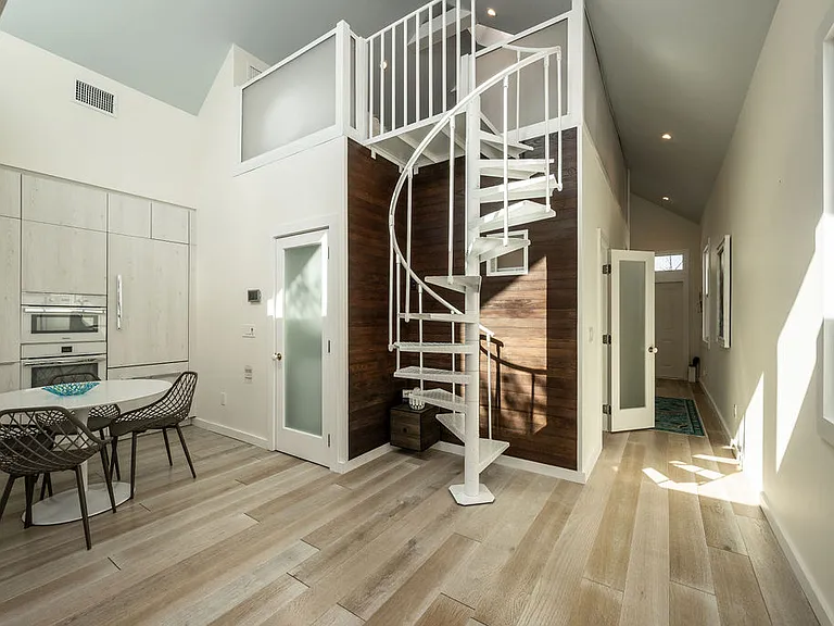 715 Chapman Ln — Photo 24