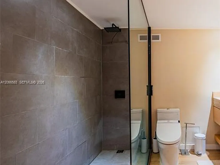 2301 Collins Avenue Cu #719 — Photo 10