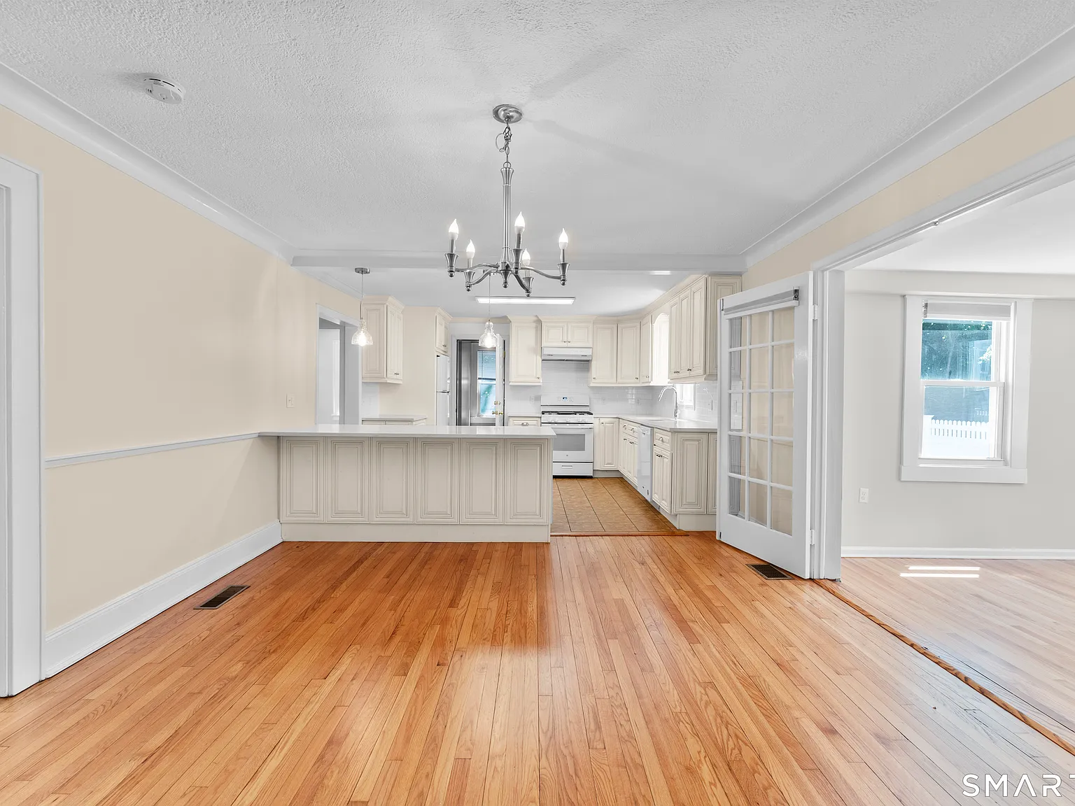 4 bed, 1.0 bath, 1600 sqft, $3,100 — Photo 2