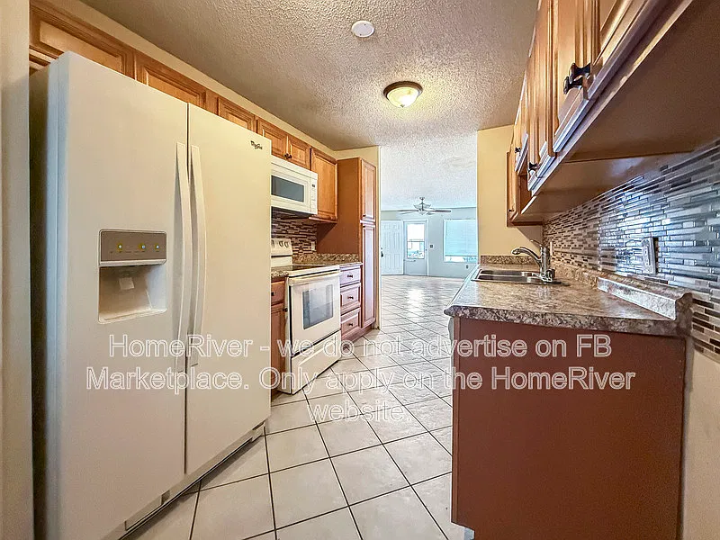 3 bed, 2.0 bath, 1140 sqft, $1,350 — Photo 3