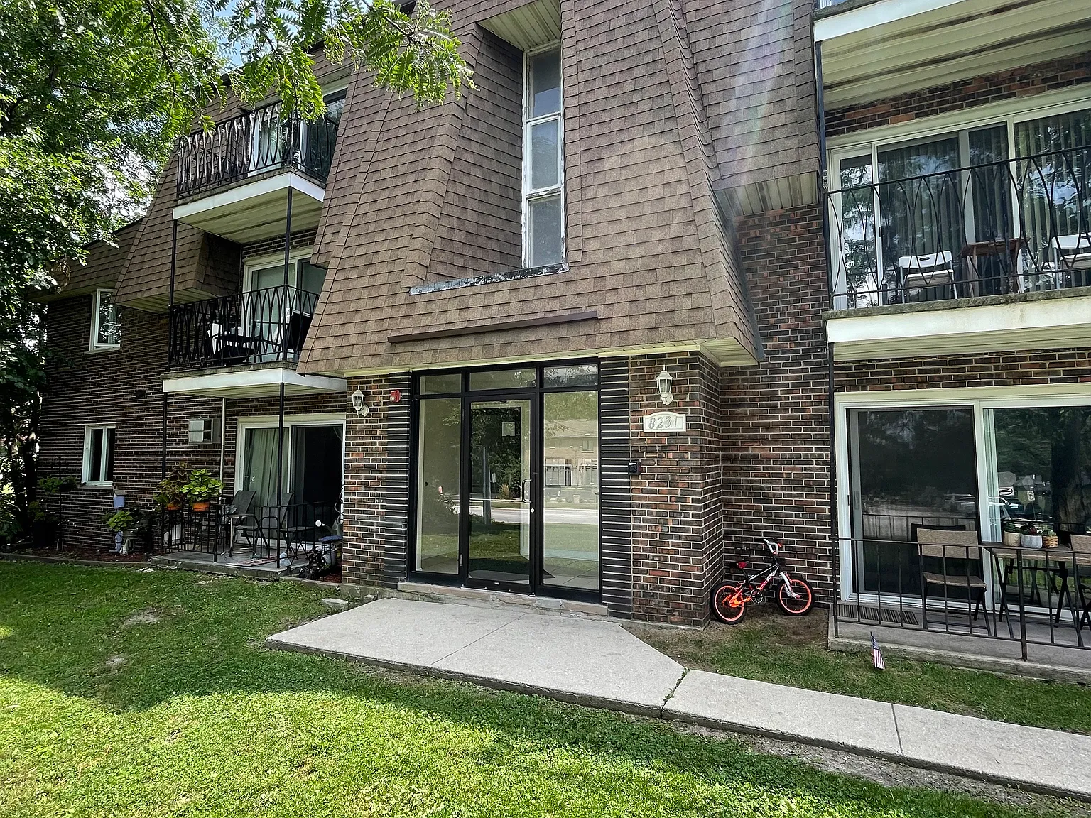 2 bed, 1000 sqft, $2,100 — Photo 2