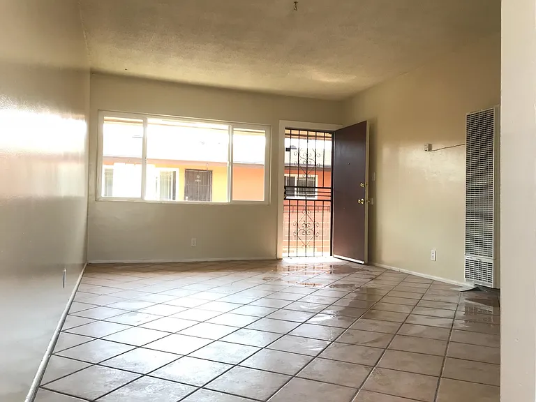 11118 S Osage Ave #10 — Photo 2