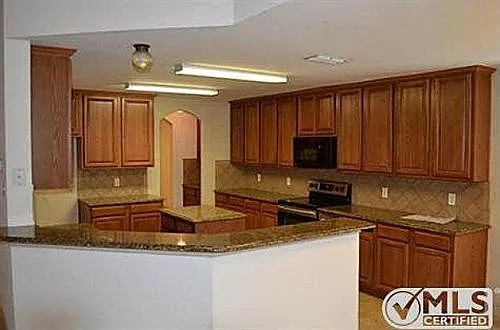 6 bed, 3440 sqft, $3,095 — Photo 4