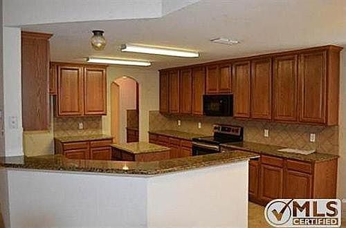 4th image of 1005 Tallahassee Dr