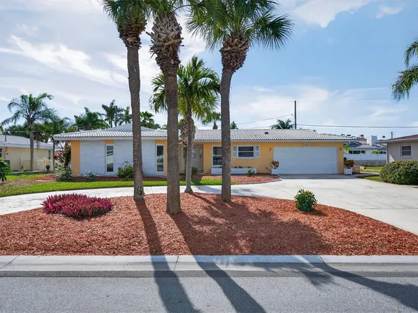 104 22nd St, Belleair Beach, FL 33786