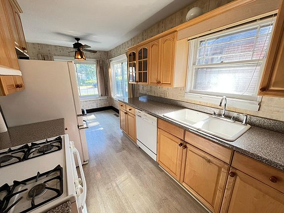 2nd image of 3934 Van Buren St NE