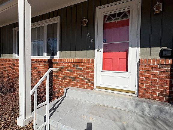 4th image of 612 Hall Dr
