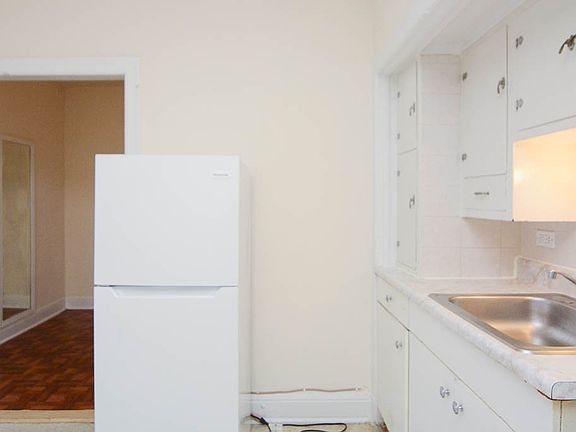 4th image of 3335 W Diversey Ave APT 303