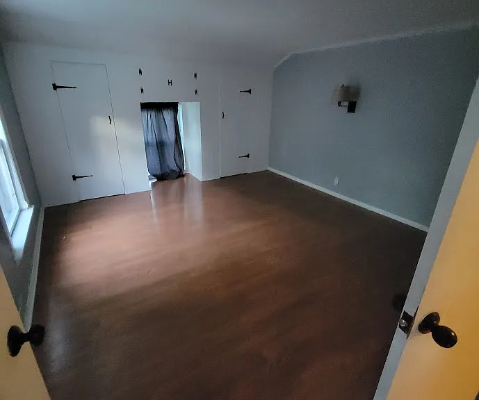 437 E Doty Ave — Photo 16