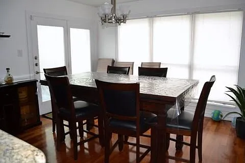3 bed, 2.5 bath, 2403 sqft, $3,995 — Photo 2